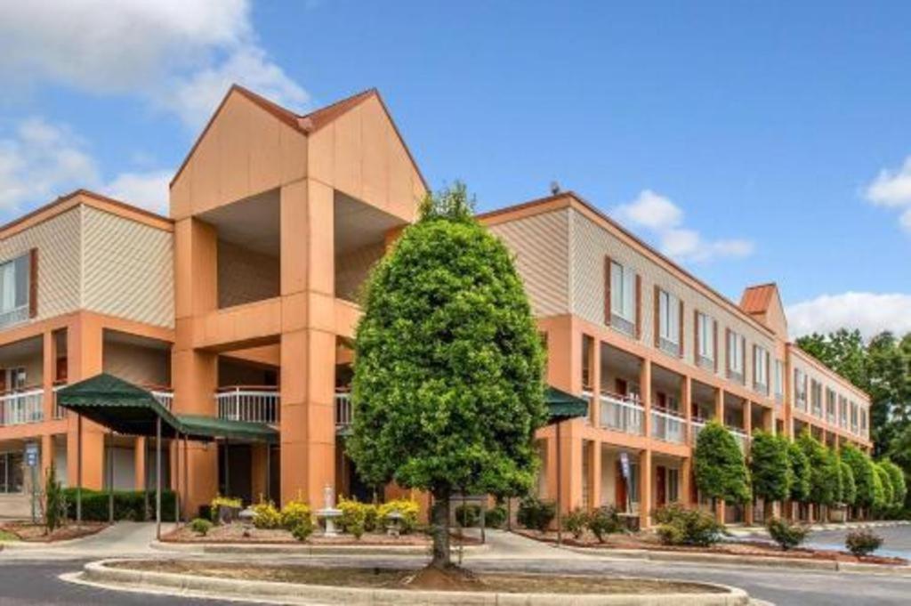 Quality Homewood I-65 Hotel 2*