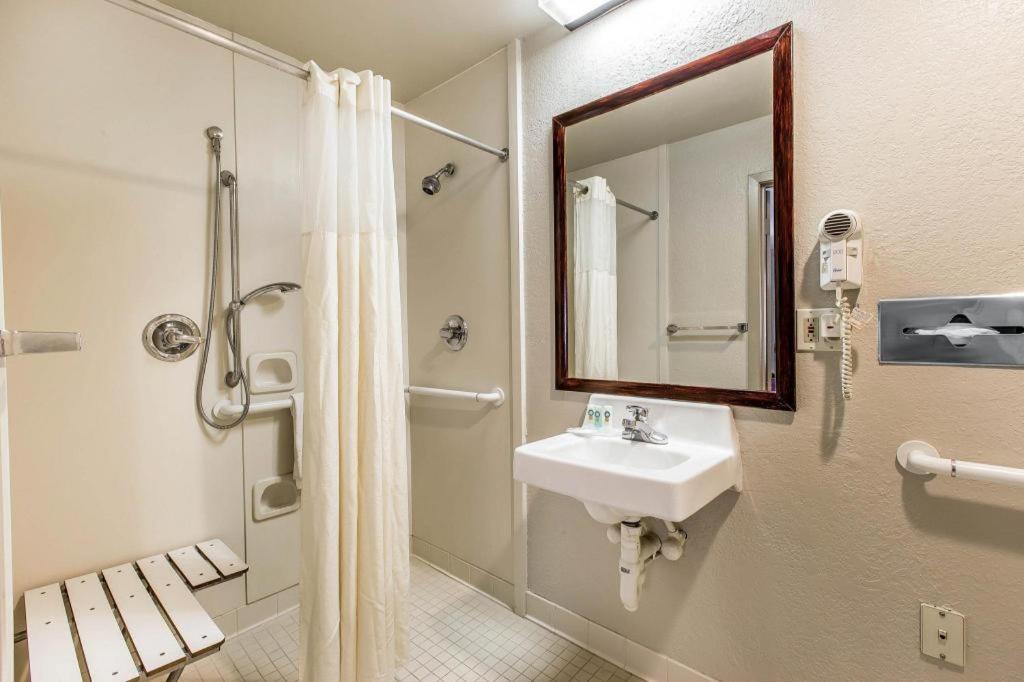 Quality Homewood I-65 Hotel 2*